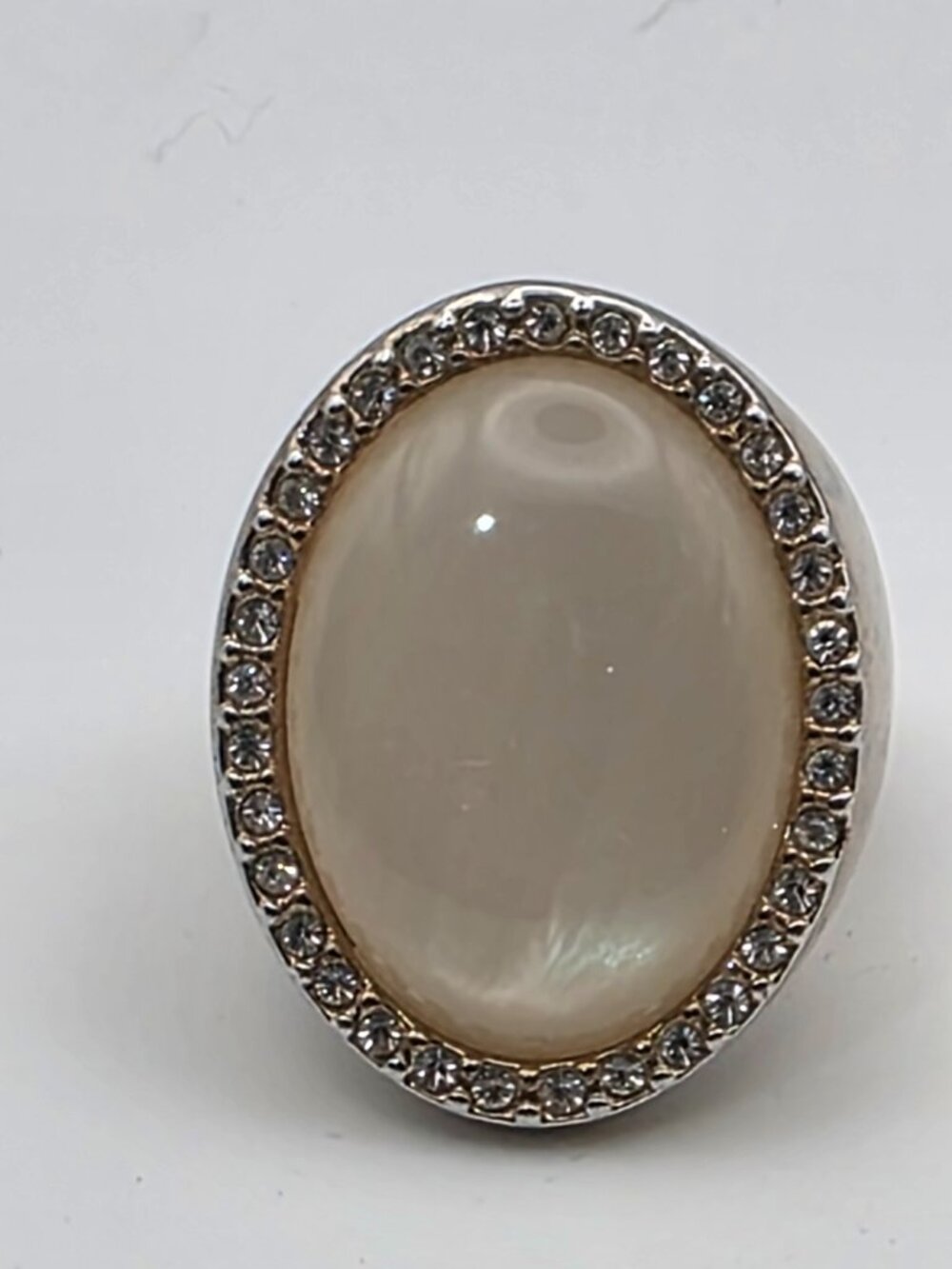 Premier Designs Avery Gold Tone Mother of Pearl Rhinestone Ring Size 10 - Picture 7 of 7